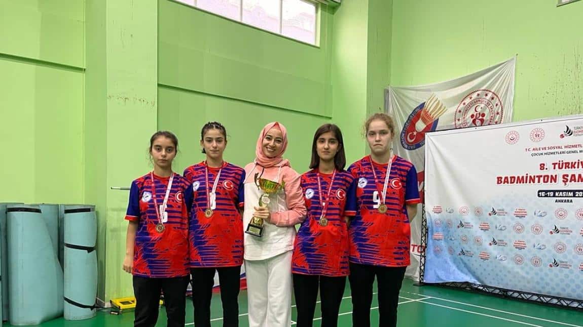 Badminton Kız Takımımızdan Altın Madalya
